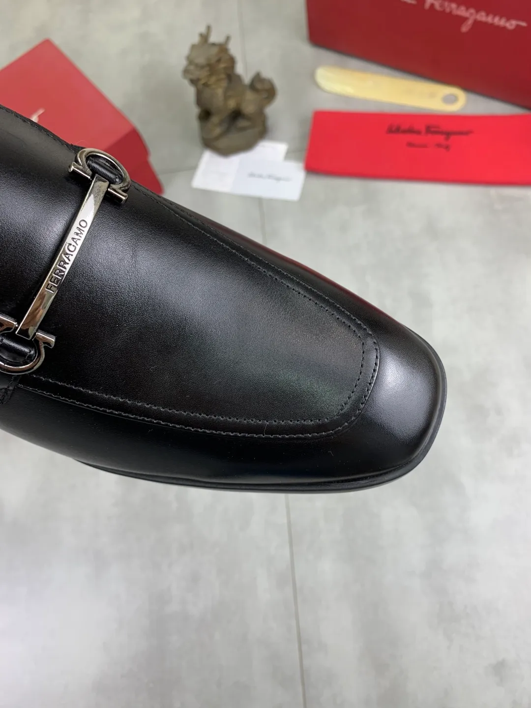 Men's Men's Shoes 💰P480💰[New Style] Water-dyed Niuli 🆘[Salvatore Ferragamo] Ferragamo's latest casual business leather shoes for men! Available at counters simultaneously! The fabric is made of specially imported original calfskin, the lining is made of imported water-dyed cowhide, and the original combination outsole is absolutely luxurious and leads the fashion trend. Matching code: 38-45; 4️⃣ colors available